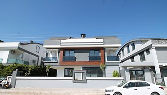 New Flat Large Living Space 2-6 Near By Lara Beach