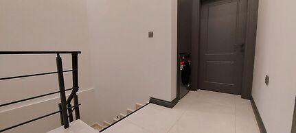 New Flat Large Living Space 2-6 Near By Lara Beach