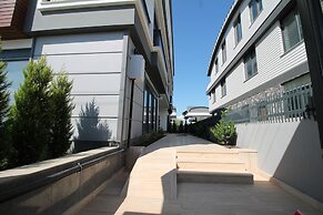 New Flat Large Living Space 2-6 Near By Lara Beach