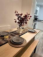 Stylish Retreat - Sleeps 6 Terrace-2bedroom-petsok