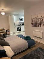 Stylish Retreat - Sleeps 6 Terrace-2bedroom-petsok