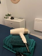 Stylish Retreat - Sleeps 6 Terrace-2bedroom-petsok