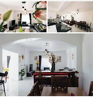 Villa for 9 Guests, Pool, Parking, Walk to Beach