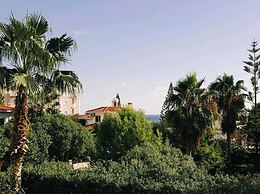 Villa for 9 Guests, Pool, Parking, Walk to Beach