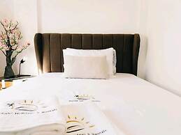 Villa for 9 Guests, Pool, Parking, Walk to Beach