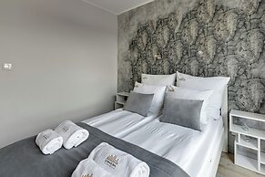 Bastion Wałowa City Center & Parking by Downtown Apartments