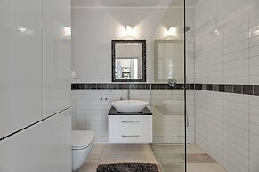 Bastion Wałowa City Center & Parking by Downtown Apartments