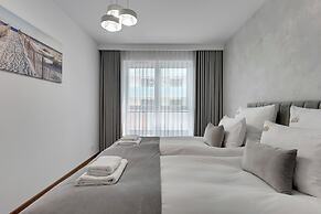 Bastion Wałowa City Center & Parking by Downtown Apartments