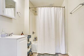 2 Mi to Downtown Minneapolis: Apt w/ Shared Yard