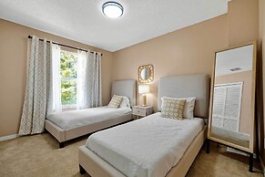 Near Disney & Universal: Family Retreat in Orlando