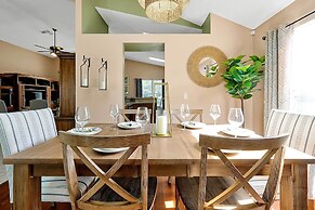 Near Disney & Universal: Family Retreat in Orlando