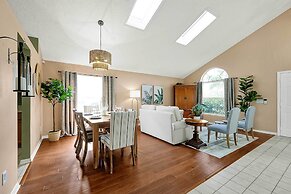 Near Disney & Universal: Family Retreat in Orlando