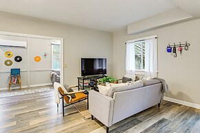 Fire Pit & Music Lounge: Chic Home in Pegram