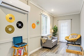 Fire Pit & Music Lounge: Chic Home in Pegram