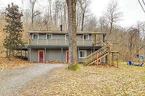 Fire Pit & Music Lounge: Chic Home in Pegram