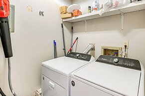 Fire Pit & Music Lounge: Chic Home in Pegram