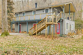 Fire Pit & Music Lounge: Chic Home in Pegram