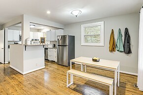 Fire Pit & Music Lounge: Chic Home in Pegram