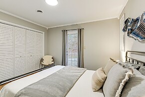 Fire Pit & Music Lounge: Chic Home in Pegram