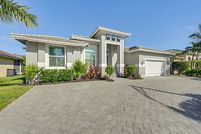 < 2 Mi to Marco Beach: Luxe Home w/ Outdoor Oasis