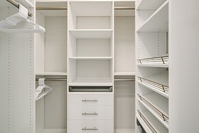 < 2 Mi to Marco Beach: Luxe Home w/ Outdoor Oasis