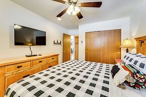 1/2 Mi to Skiing: Red River Condo w/ Free Shuttle!