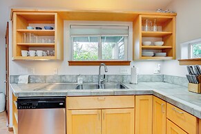 2 Mi to UO: Cozy Retreat in Eugene!