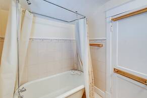 1 Mi to East Falls Station: Home w/ Office!