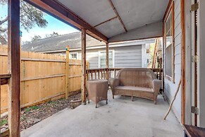 Cozy Couple's Cottage w/ View Near Canyon Lake!