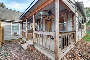 Cozy Couple's Cottage w/ View Near Canyon Lake!