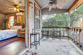 Cozy Couple's Cottage w/ View Near Canyon Lake!