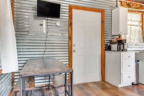 Cozy Couple's Cottage w/ View Near Canyon Lake!