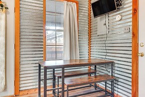 Cozy Couple's Cottage w/ View Near Canyon Lake!