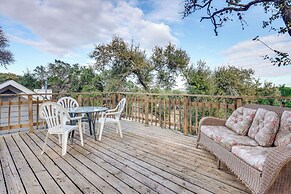Cozy Couple's Cottage w/ View Near Canyon Lake!