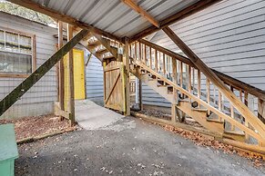 Cozy Couple's Cottage w/ View Near Canyon Lake!