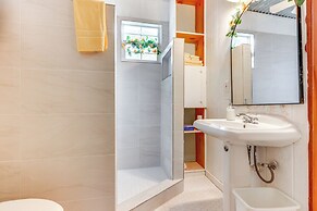 Cozy Couple's Cottage w/ View Near Canyon Lake!