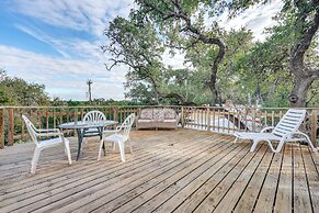 Cozy Couple's Cottage w/ View Near Canyon Lake!
