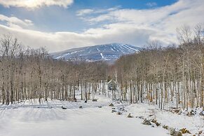 Stratton Mtn Ski Chalet w/ Giant Views in Winhall
