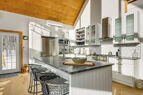Stratton Mtn Ski Chalet w/ Giant Views in Winhall