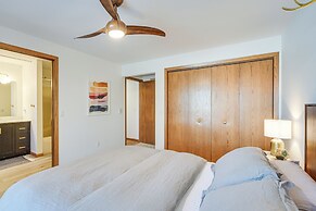 Boat Dock, Full Gym: Waterfront Nelson Lake Gem!