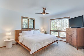 Boat Dock, Full Gym: Waterfront Nelson Lake Gem!