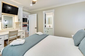 Golf Course View: Modern Keowee Key Condo!