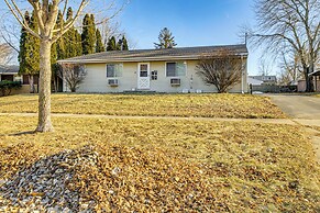 3 Mi to Lambeau Field: Ideally Located Townhome!