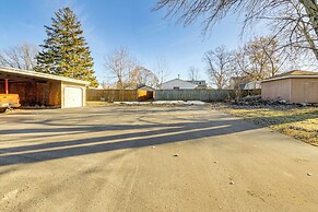 3 Mi to Lambeau Field: Ideally Located Townhome!