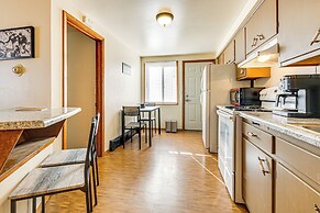 3 Mi to Lambeau Field: Ideally Located Townhome!