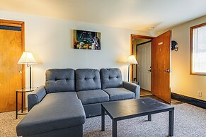 3 Mi to Lambeau Field: Ideally Located Townhome!