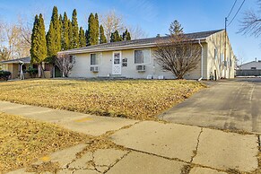 3 Mi to Lambeau Field: Ideally Located Townhome!