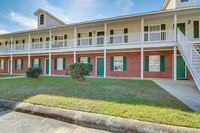 Community Grills & Pool: Gautier Condo!
