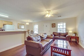 Community Grills & Pool: Gautier Condo!
