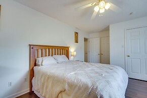 Community Grills & Pool: Gautier Condo!